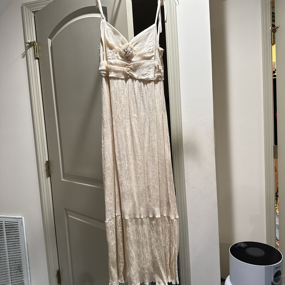 Elegant Cream Maxi Dress